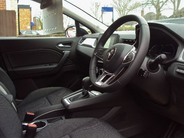View our RENAULT CAPTUR