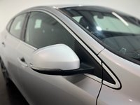 USED 2017 17 VOLVO V40 2.0 T2 R-Design Hatchback 5dr Petrol Manual Euro 6 (s/s) (122 ps) 2 keys, FSH, heated seats, DAB