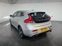 USED 2017 17 VOLVO V40 2.0 T2 R-Design Hatchback 5dr Petrol Manual Euro 6 (s/s) (122 ps) 2 keys, FSH, heated seats, DAB