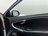 USED 2017 17 VOLVO V40 2.0 T2 R-Design Hatchback 5dr Petrol Manual Euro 6 (s/s) (122 ps) 2 keys, FSH, heated seats, DAB