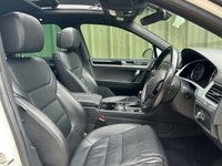 USED 2017 R VOLKSWAGEN TOUAREG 3.0 TDI V6 R-Line Plus SUV 5dr Diesel Tiptronic 4WD Euro 6 (s/s) (262 ps) 