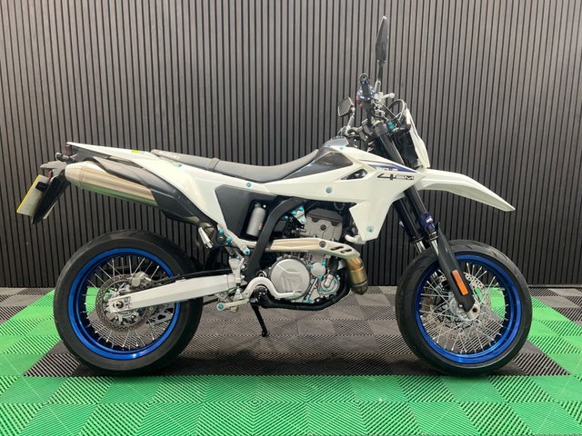 View our SUZUKI DR-Z400