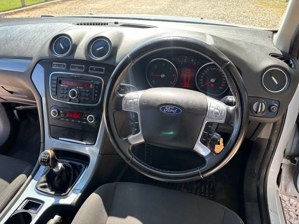 USED 2011 11 FORD MONDEO 2.0 TDCi Zetec Hatchback 5dr Diesel Manual Euro 5 (140 ps) 