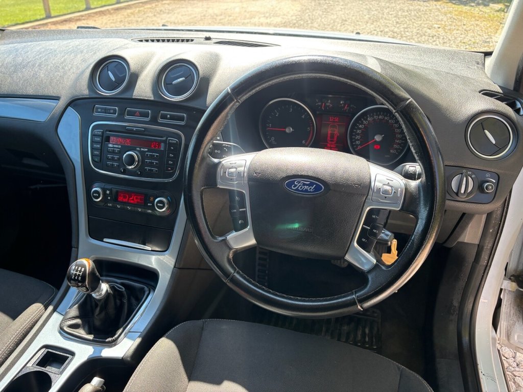 USED 2011 11 FORD MONDEO 2.0 TDCi Zetec Hatchback 5dr Diesel Manual Euro 5 (140 ps) 