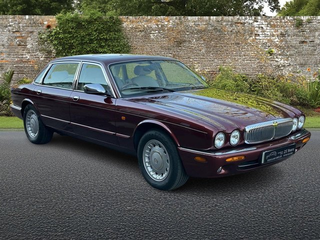 1997 DAIMLER SOVEREIGN 4.0 V8 LWB SALOON 4DR PETROL AUTOMATIC 285 G KM, 290 BHP... photo
