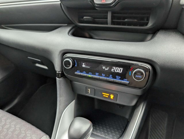 USED 2022 72 TOYOTA YARIS 1.5 Yaris Design HEV CVT 5dr CLICK & COLLECT/ HOME DELIVERY