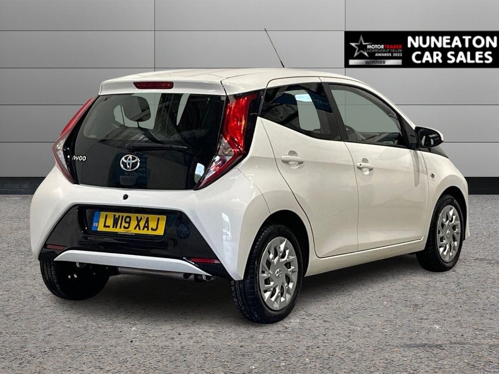 USED 2019 19 TOYOTA AYGO 1.0 VVT-i x-play Hatchback 5dr Petrol x-shift Euro 6 (71 ps) one owner from new