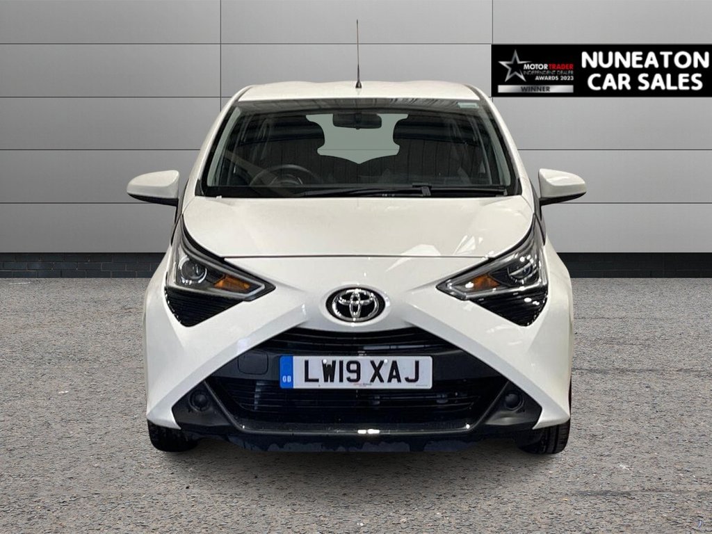 USED 2019 19 TOYOTA AYGO 1.0 VVT-i x-play Hatchback 5dr Petrol x-shift Euro 6 (71 ps) one owner from new