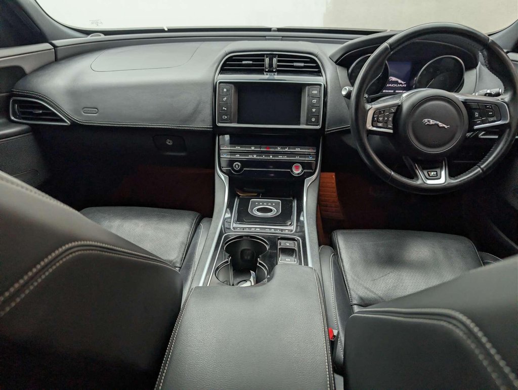 Used 2015 15 JAGUAR XE 2.0 XE R-Sport i Auto 4dr CLICK & COLLECT/ HOME DELIVERY