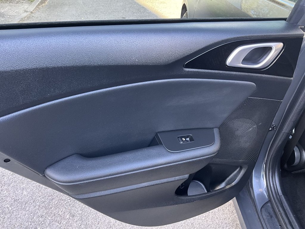 USED 2022 22 KIA CEED 1.5 T-GDi 3 Hatchback 5dr Petrol Manual Euro 6 (s/s) (158 bhp) Rear Camera, Lane Departure