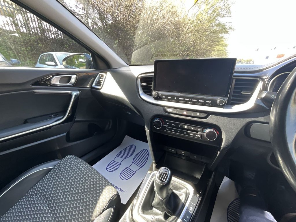 USED 2022 22 KIA CEED 1.5 T-GDi 3 Hatchback 5dr Petrol Manual Euro 6 (s/s) (158 bhp) Rear Camera, Lane Departure