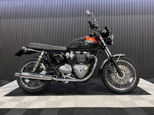 View our TRIUMPH BONNEVILLE T120