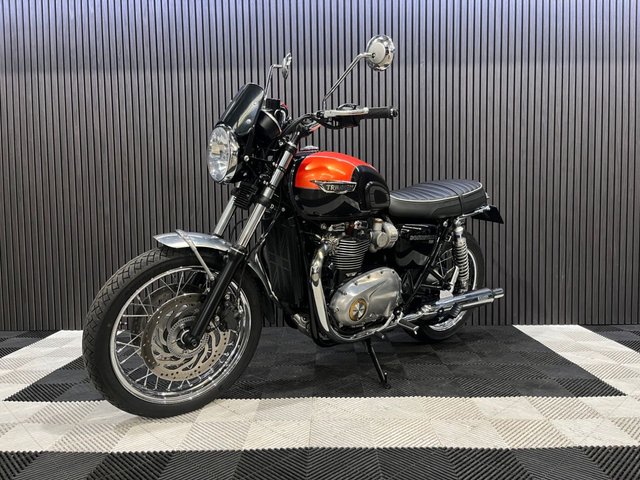 View our TRIUMPH BONNEVILLE T120