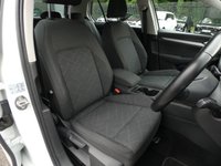 USED 2022 22 VOLKSWAGEN GOLF 1.0 TSI Life 5d 110 S/S SAT NAV, APP-CONNECT FOR WIRELESS APPLE CARPLAY / ANDROID AUTO, ACTIVE INFO DISPLAY VIRTUAL COCKPIT, WIRELESS PHONE CHARGER, DAB RADIO, BLUETOOTH, LANE ASSIST, FRONT ASSIST, ADAPTIVE CRUISE CONTROL & SPEED LIMITER, FRONT & REAR PARKING SENSORS WITH DISPLAY, LEATHER FLAT BOTTOM MULTIFUNCTION STEERING WHEEL, KEYLESS START, RAIN & LIGHT SENSORS, AUTO HOLD, 4x USB PORTS, CLIMATE CONTROL, ILLUMINATING VANITY MIRRORS, DIGITAL SPEEDO, MANAUL 6 SPEED, 1 OWNER FROM NEW, SERVICE HISTORY