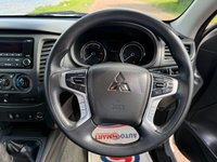 USED 2020 70 MITSUBISHI L200 2.2 DI-D DC 4Life Pickup Double Cab 4dr Diesel Manual 4WD Euro 6 (s/s) (150 ps) **4WD**6-SPEED MANUAL**LOW MILAGE**REAR CANOPY**