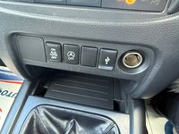 USED 2020 70 MITSUBISHI L200 2.2 DI-D DC 4Life Pickup Double Cab 4dr Diesel Manual 4WD Euro 6 (s/s) (150 ps) **4WD**6-SPEED MANUAL**LOW MILAGE**REAR CANOPY**