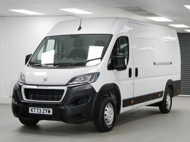 View our Peugeot Boxer 435 2.2 BLUEHDI 140 BHP L4 X-LONG PROFESSIONAL PREMIUM + ( NO VAT )