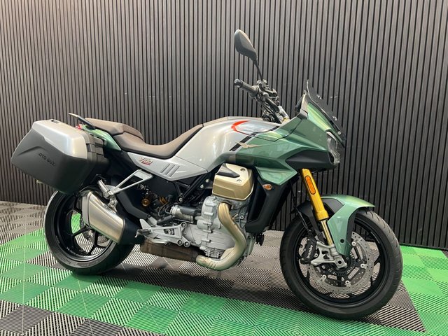 View our MOTO GUZZI V100 MANDELLO