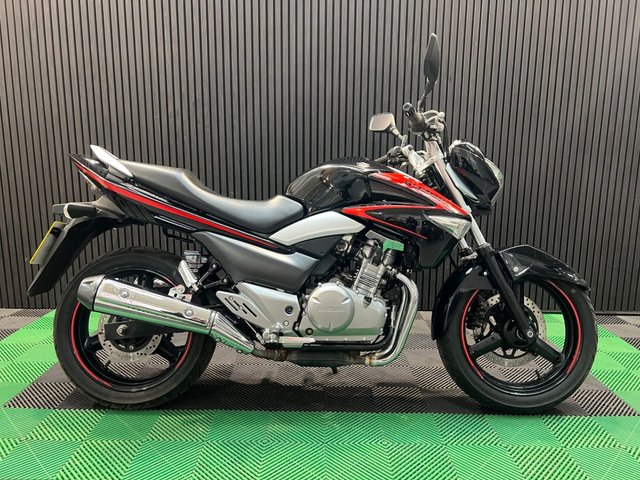 View our SUZUKI Inazuma 250