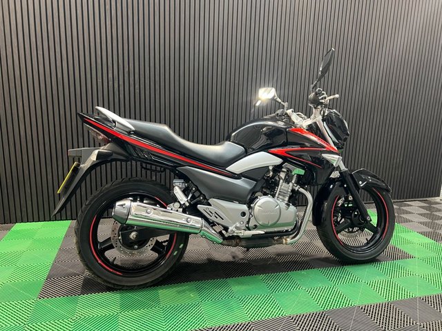 View our SUZUKI Inazuma 250
