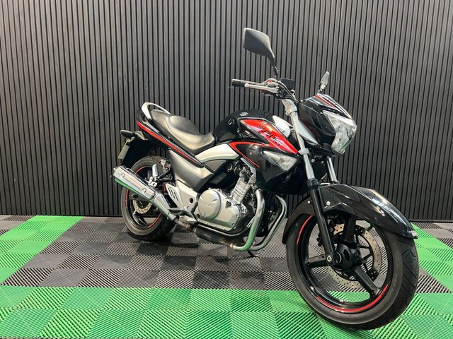 View our SUZUKI Inazuma 250