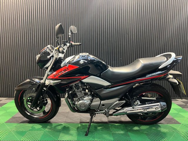 View our SUZUKI Inazuma 250