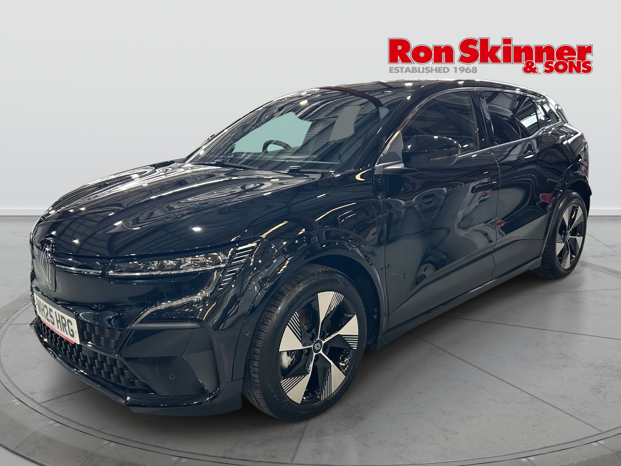 USED 2025 25 RENAULT MEGANE E-TECH comfort range 60kWh techno Hatchback 5dr Electric Auto (11kW Charger) (220 ps) 