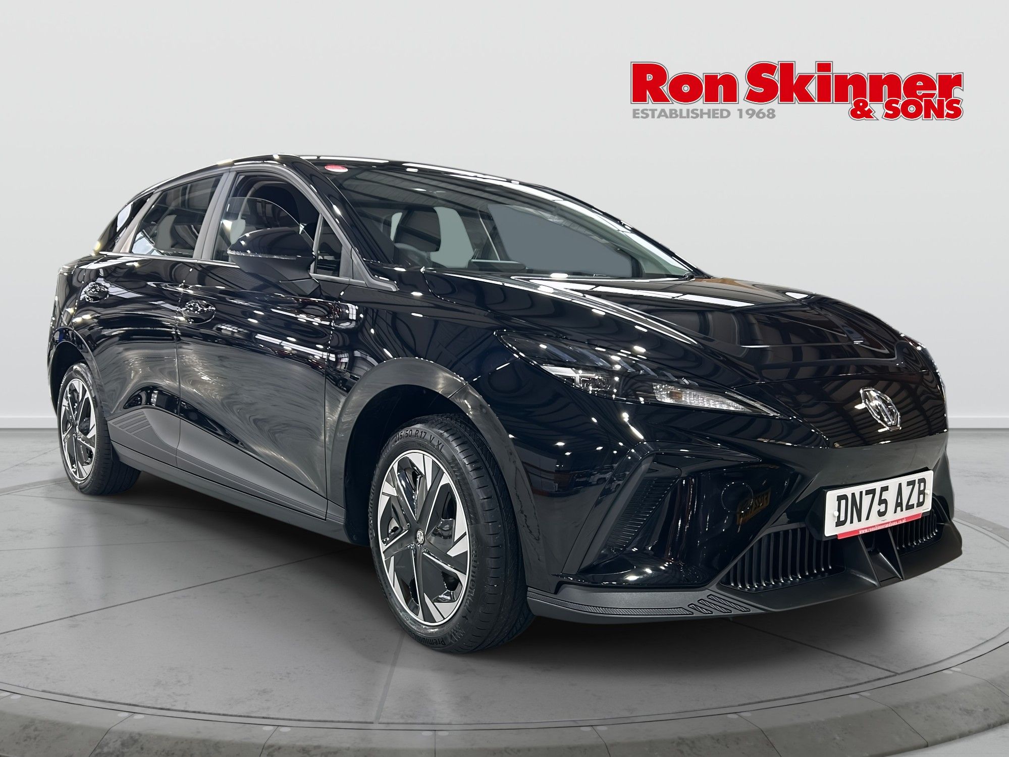 USED 2025 75 MG Mg4 64kWh SE Long Range Hatchback 5dr Electric Auto (203 ps) 
