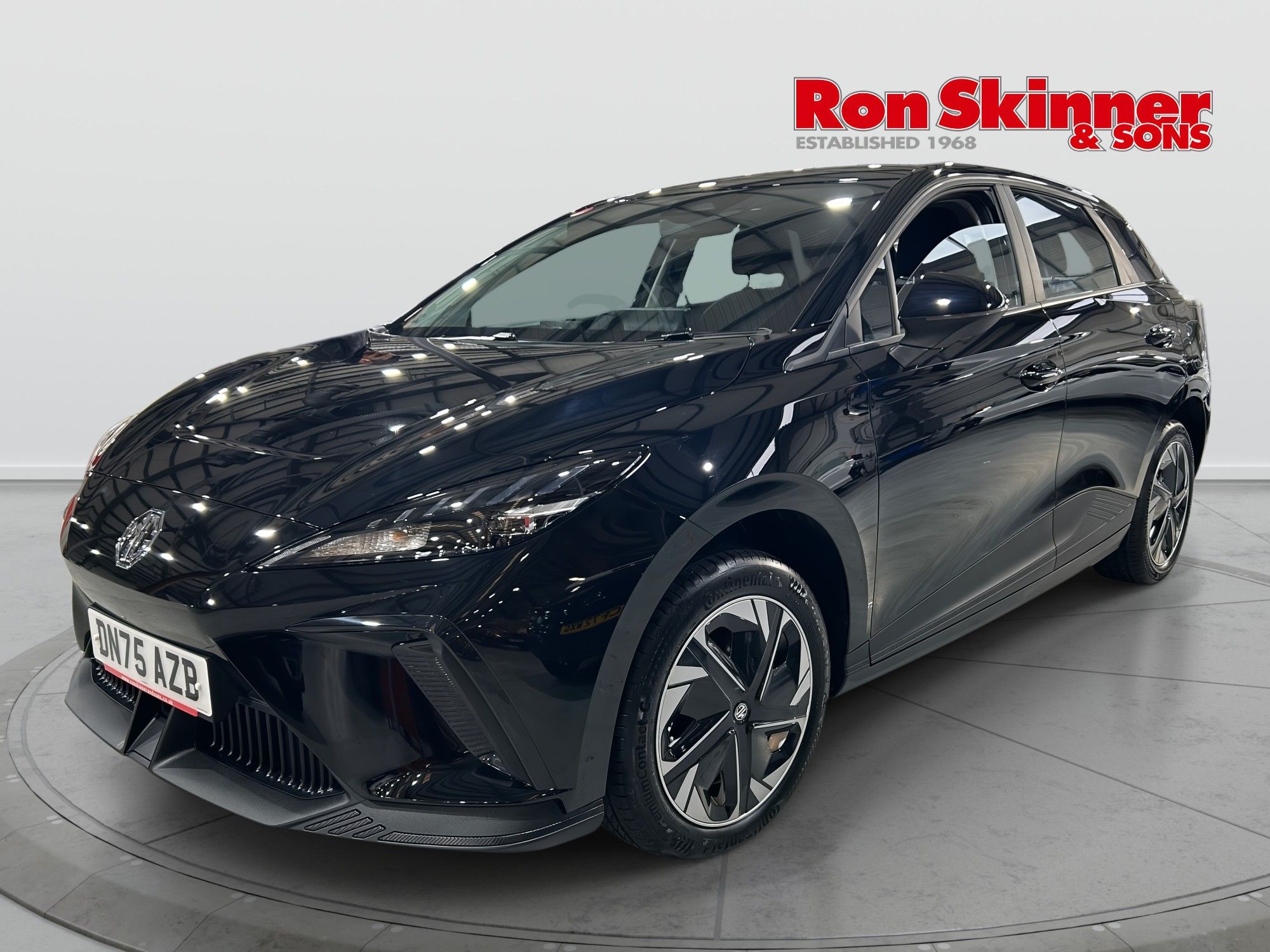 USED 2025 75 MG Mg4 64kWh SE Long Range Hatchback 5dr Electric Auto (203 ps) 