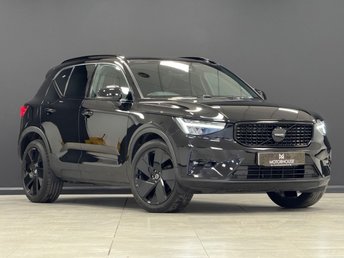 2025 VOLVO XC40