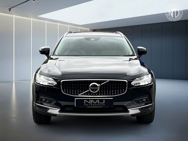 View our VOLVO V90 Cross Country