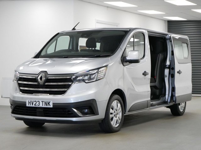 View our Renault Trafic LL30 2.0 BLUEDCI 150 BHP LONG SPORT CREWCAB 6 SEATER