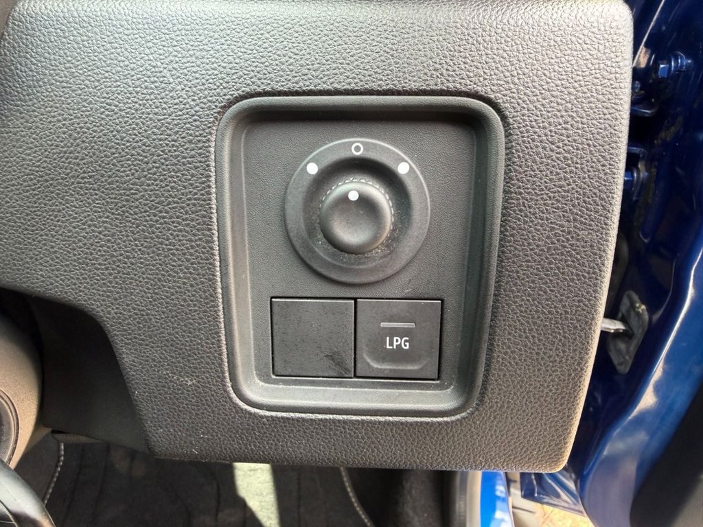 USED 2023 72 DACIA DUSTER 1.0 TCe Comfort SUV 5dr Bi Fuel Manual Euro 6 (s/s) (100 ps) 