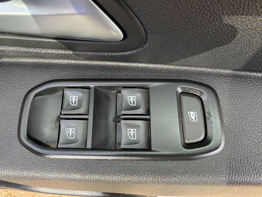 USED 2023 72 DACIA DUSTER 1.0 TCe Comfort SUV 5dr Bi Fuel Manual Euro 6 (s/s) (100 ps) 