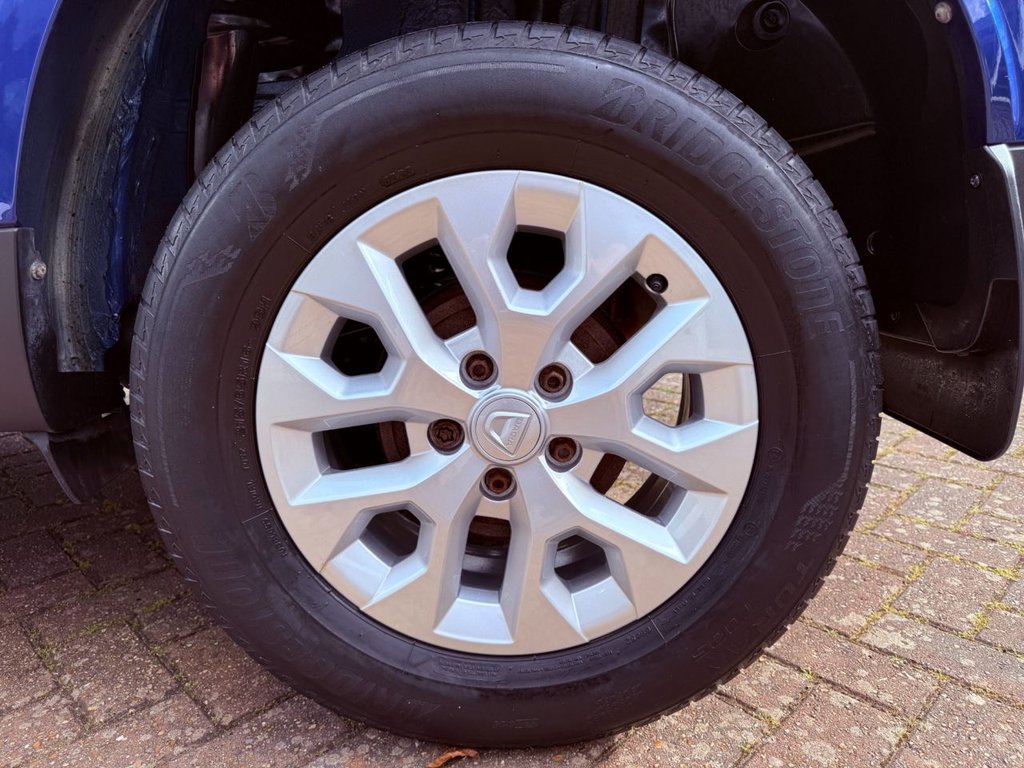 USED 2023 72 DACIA DUSTER 1.0 TCe Comfort SUV 5dr Bi Fuel Manual Euro 6 (s/s) (100 ps) 