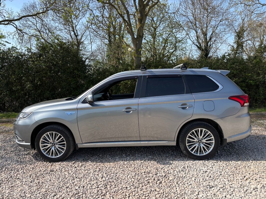 USED 2019 19 MITSUBISHI OUTLANDER 2.4h TwinMotor 13.8kWh 4h SUV 5dr Petrol Plug-in Hybrid CVT 4WD Euro 6 (s/s) (209 ps) &pound;ZERO DEPOSIT FINANCE