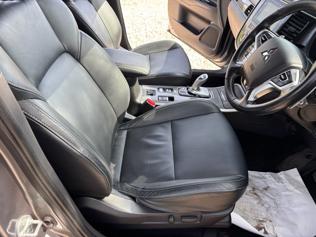 USED 2019 19 MITSUBISHI OUTLANDER 2.4h TwinMotor 13.8kWh 4h SUV 5dr Petrol Plug-in Hybrid CVT 4WD Euro 6 (s/s) (209 ps) &pound;ZERO DEPOSIT FINANCE