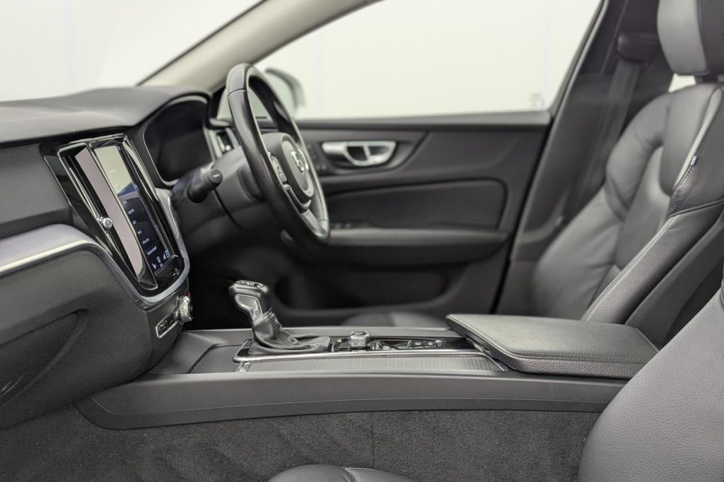 USED 2020 20 VOLVO V60 2.0 D3 Momentum Plus Estate 5dr Diesel Auto Euro 6 (s/s) (150 ps) Sat Nav, Heated Screen,Sensors