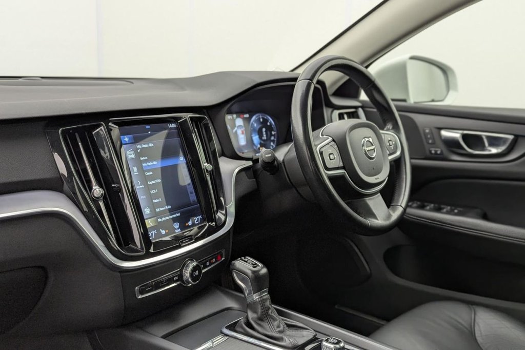 USED 2020 20 VOLVO V60 2.0 D3 Momentum Plus Estate 5dr Diesel Auto Euro 6 (s/s) (150 ps) Sat Nav, Heated Screen,Sensors