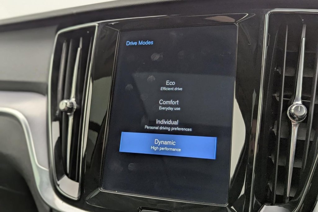 USED 2020 20 VOLVO V60 2.0 D3 Momentum Plus Estate 5dr Diesel Auto Euro 6 (s/s) (150 ps) Sat Nav, Heated Screen,Sensors
