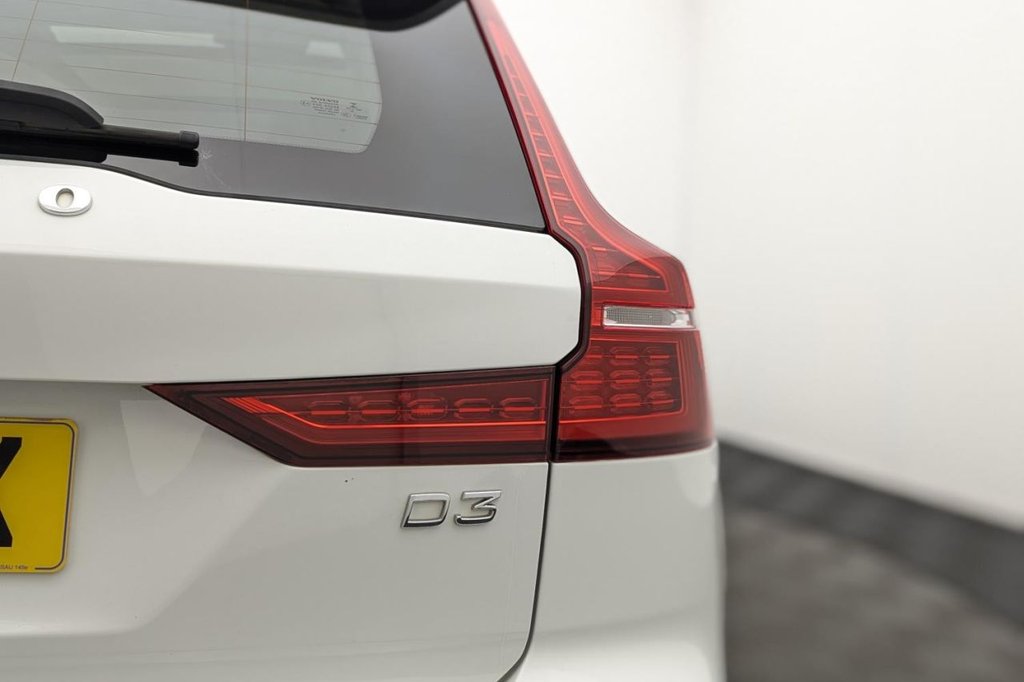 USED 2020 20 VOLVO V60 2.0 D3 Momentum Plus Estate 5dr Diesel Auto Euro 6 (s/s) (150 ps) Sat Nav, Heated Screen,Sensors