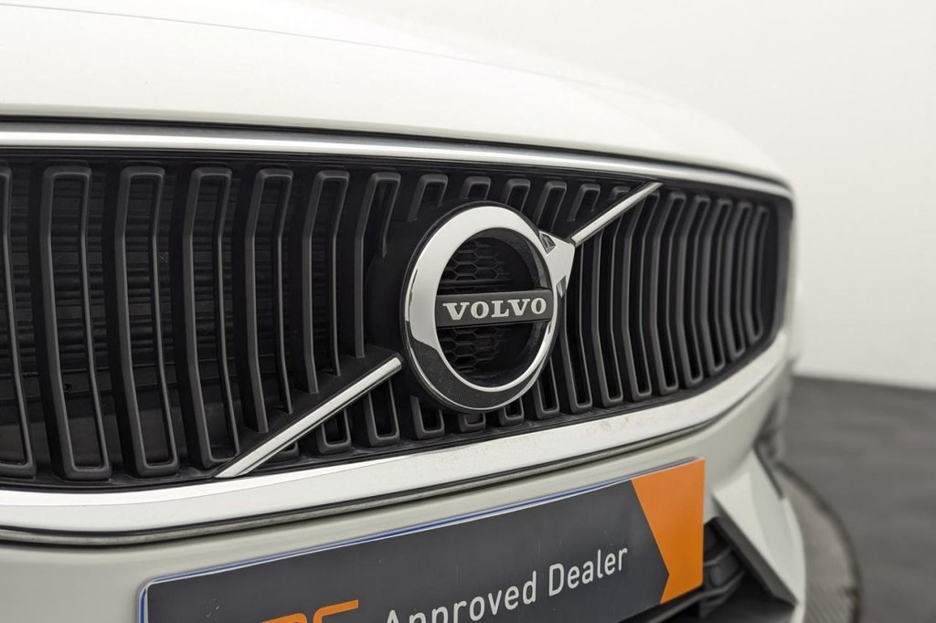 USED 2020 20 VOLVO V60 2.0 D3 Momentum Plus Estate 5dr Diesel Auto Euro 6 (s/s) (150 ps) Sat Nav, Heated Screen,Sensors