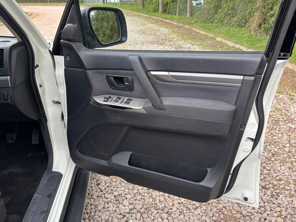 USED 2014 64 MITSUBISHI SHOGUN 3.2 DI-DC SG2 4work SUV 5dr Diesel Manual 4WD L3 (213 g/km, 197 bhp) ZERO DEPOSIT FINANCE