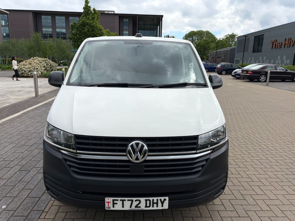 USED 2023 72 VOLKSWAGEN TRANSPORTER T28 STARTRLINE 2.0TDIEU6 S/S FWD SWB 110ps *APPLE CARPLAY*CRUISE CONTROL* EU6-SWB-AIRCON-SENSORS