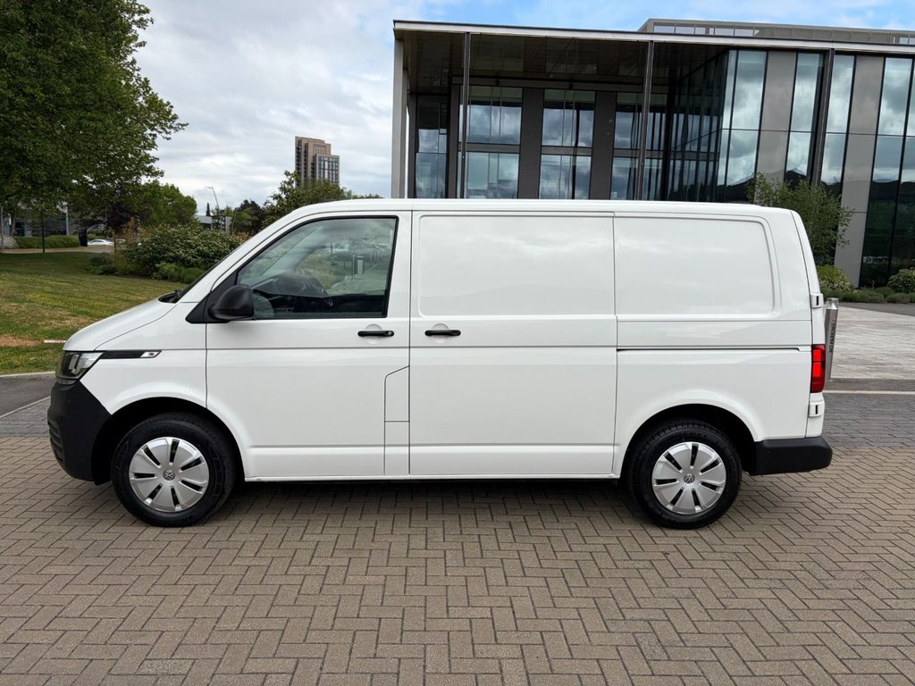USED 2023 72 VOLKSWAGEN TRANSPORTER T28 STARTRLINE 2.0TDIEU6 S/S FWD SWB 110ps *APPLE CARPLAY*CRUISE CONTROL* EU6-SWB-AIRCON-SENSORS