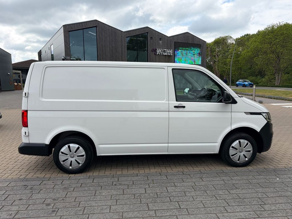 USED 2023 72 VOLKSWAGEN TRANSPORTER T28 STARTRLINE 2.0TDIEU6 S/S FWD SWB 110ps *APPLE CARPLAY*CRUISE CONTROL* EU6-SWB-AIRCON-SENSORS