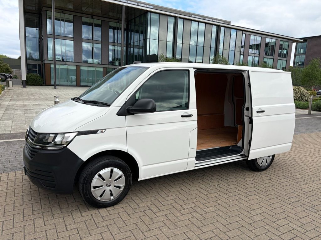 USED 2023 72 VOLKSWAGEN TRANSPORTER T28 STARTRLINE 2.0TDIEU6 S/S FWD SWB 110ps *APPLE CARPLAY*CRUISE CONTROL* EU6-SWB-AIRCON-SENSORS