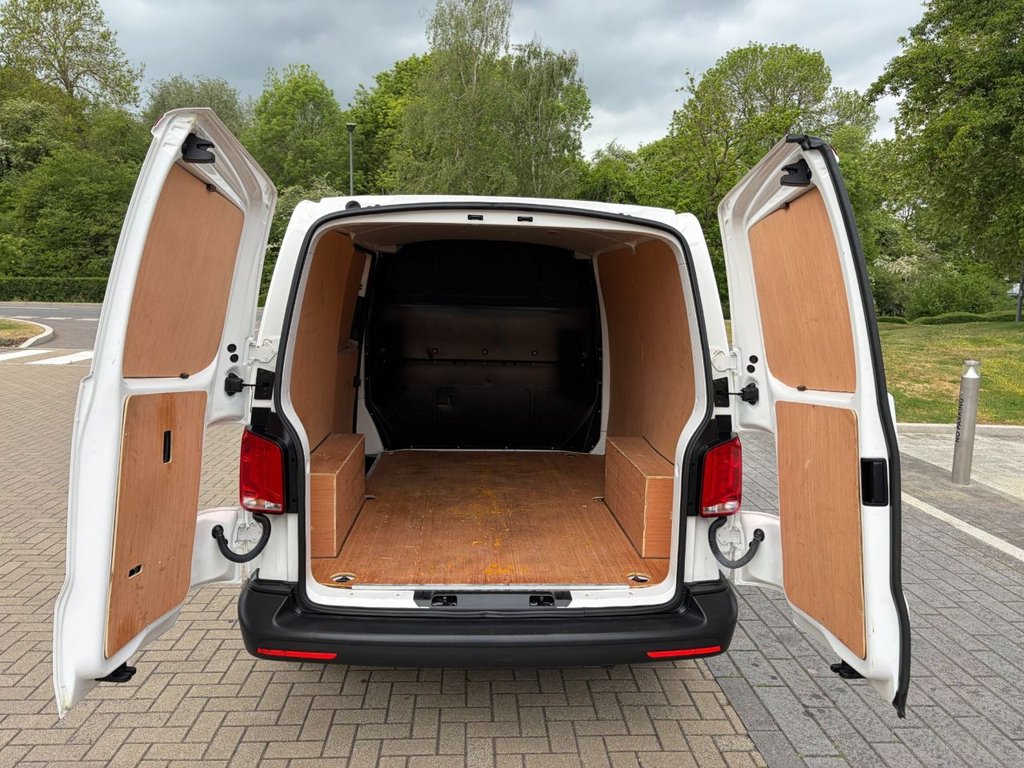USED 2023 72 VOLKSWAGEN TRANSPORTER T28 STARTRLINE 2.0TDIEU6 S/S FWD SWB 110ps *APPLE CARPLAY*CRUISE CONTROL* EU6-SWB-AIRCON-SENSORS