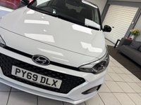 USED 2020 69 HYUNDAI I20 1.2 Play Hatchback 5dr Petrol Manual Euro 6 (s/s) (84 ps) POLAR WHITE / 6 SERVICES / TOUCHSCREEN APPLE CARPLAY & ANDROID AUTO / REAR SENSORS & REVERSING CAMERA / NAVIGATION / AUTO HIGH BEAM / LANE CONTROL