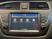 USED 2020 69 HYUNDAI I20 1.2 Play Hatchback 5dr Petrol Manual Euro 6 (s/s) (84 ps) POLAR WHITE / 6 SERVICES / TOUCHSCREEN APPLE CARPLAY & ANDROID AUTO / REAR SENSORS & REVERSING CAMERA / NAVIGATION / AUTO HIGH BEAM / LANE CONTROL